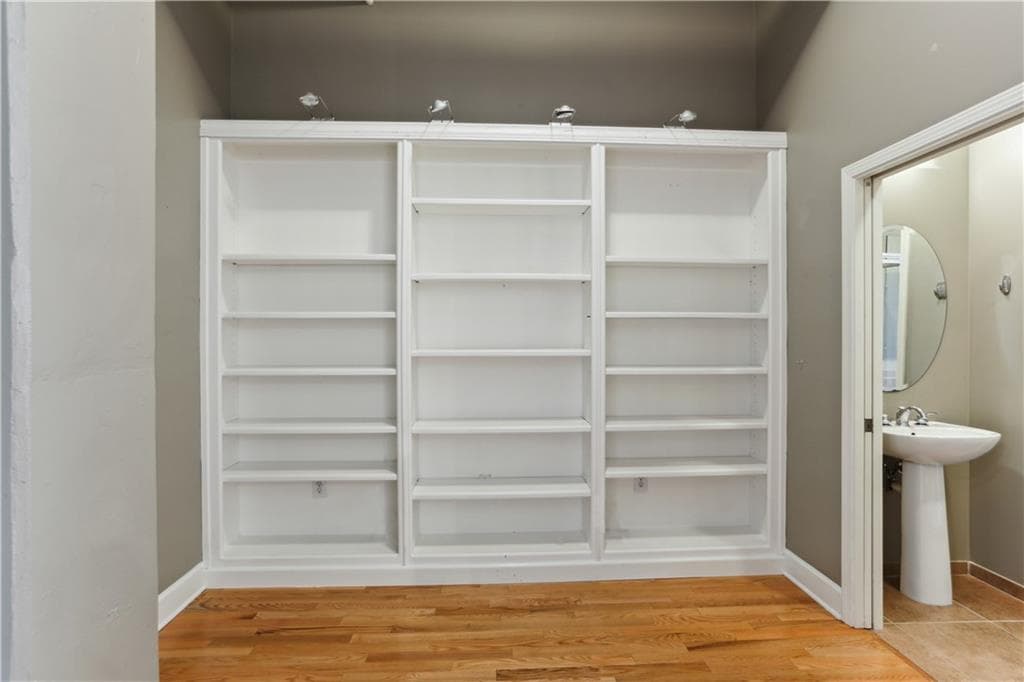 1 bedroom, 1 bathroom, 1,215 sq ft condominium for rent at 3820 Roswell Road 610, Atlanta, GA 30342 for $2,500 a month — photo 8