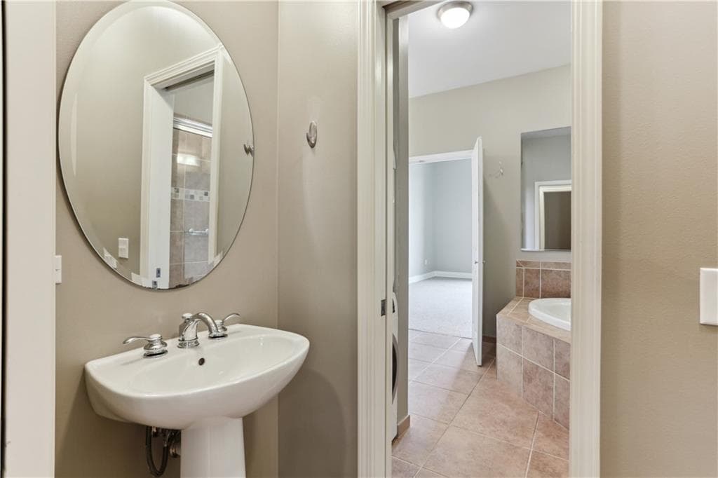 1 bedroom, 1 bathroom, 1,215 sq ft condominium for rent at 3820 Roswell Road 610, Atlanta, GA 30342 for $2,500 a month — photo 10