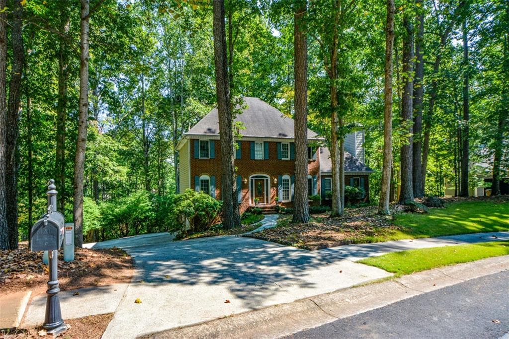 4 bedroom, 3 bathroom, 3,380 sq ft single family residence for sale at 3515 Stone Cliff Way, Woodstock, GA 30189 — photo 3