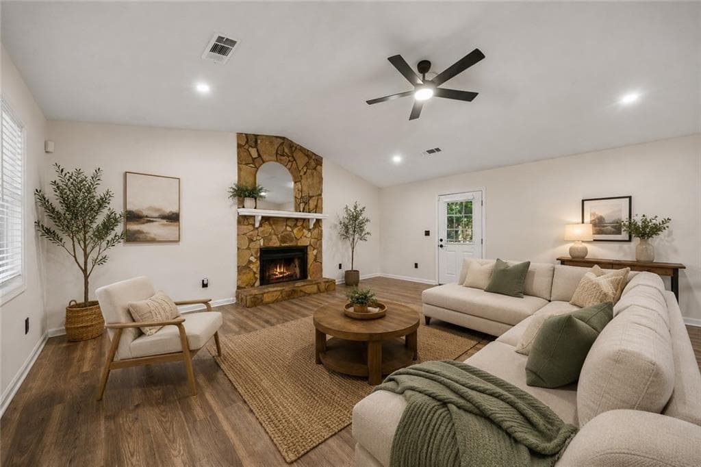 3 bedroom, 2 bathroom, 1,264 sq ft single family residence under contract at 627 Ridge Avenue, Stone Mountain, GA 30083 — photo 3
