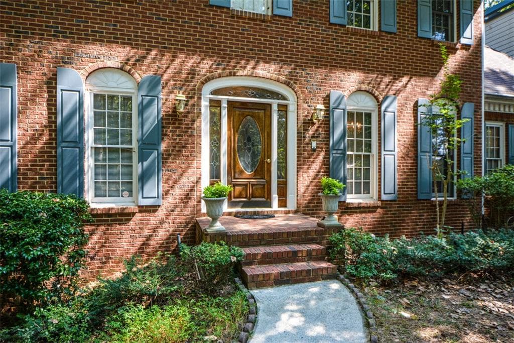 4 bedroom, 3 bathroom, 3,380 sq ft single family residence for sale at 3515 Stone Cliff Way, Woodstock, GA 30189 — photo 4
