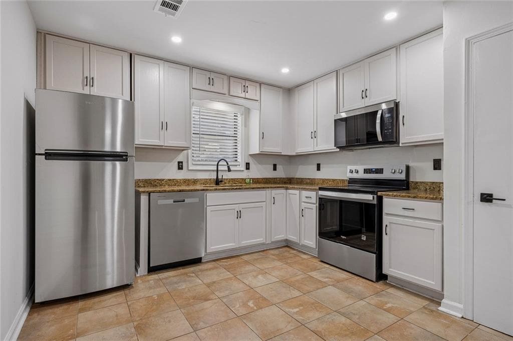 3 bedroom, 2 bathroom, 1,264 sq ft single family residence under contract at 627 Ridge Avenue, Stone Mountain, GA 30083 — photo 5