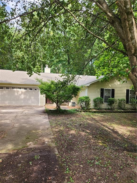 3 bedroom, 2 bathroom, 1,456 sq ft single family residence under contract at 881 June Ct, Jonesboro, GA 30238
