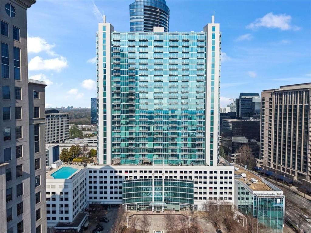 2 bedroom, 2 bathroom, 1,223 sq ft condominium for sale at 3324 Peachtree Road 901, Atlanta, GA 30326 — photo 2