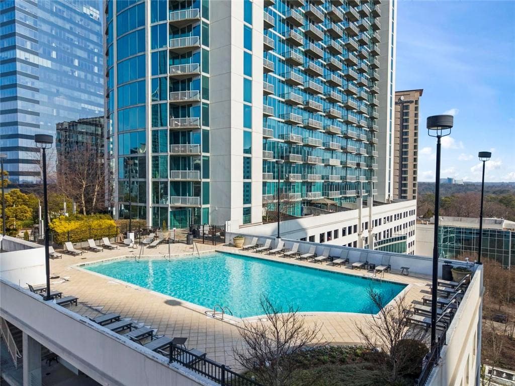 2 bedroom, 2 bathroom, 1,223 sq ft condominium for sale at 3324 Peachtree Road 901, Atlanta, GA 30326 — photo 3