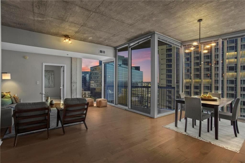 2 bedroom, 2 bathroom, 1,223 sq ft condominium for sale at 3324 Peachtree Road 901, Atlanta, GA 30326 — photo 4