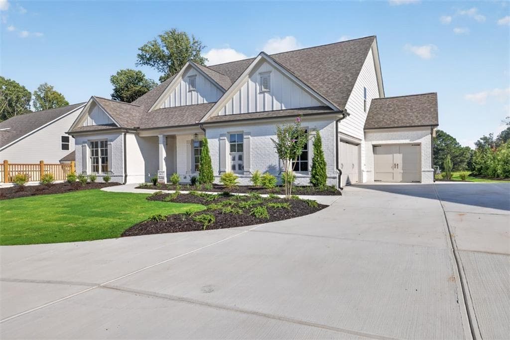 4 bedroom, 3 bathroom, 2,542 sq ft single family residence for sale at 4775 E Reed Road, Gainesville, GA 30507 — photo 3