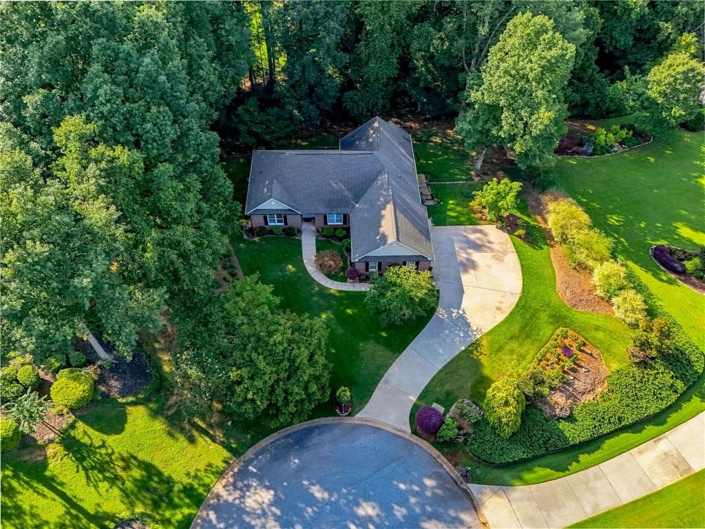 4 bedroom, 3 bathroom, 3,592 sq ft single family residence under contract at 4031 Princeton Place, Gainesville, GA 30507 — photo 4