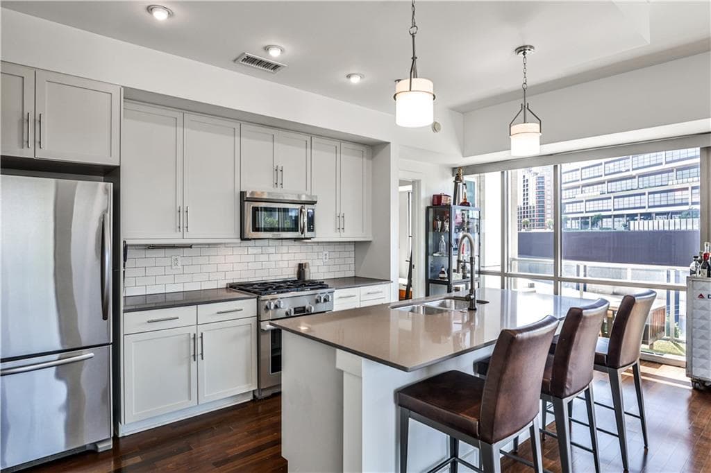 2 bedroom, 2 bathroom, 1,450 sq ft condominium for sale at 1100 Howell Mill Road 614, Atlanta, GA 30318 — photo 8