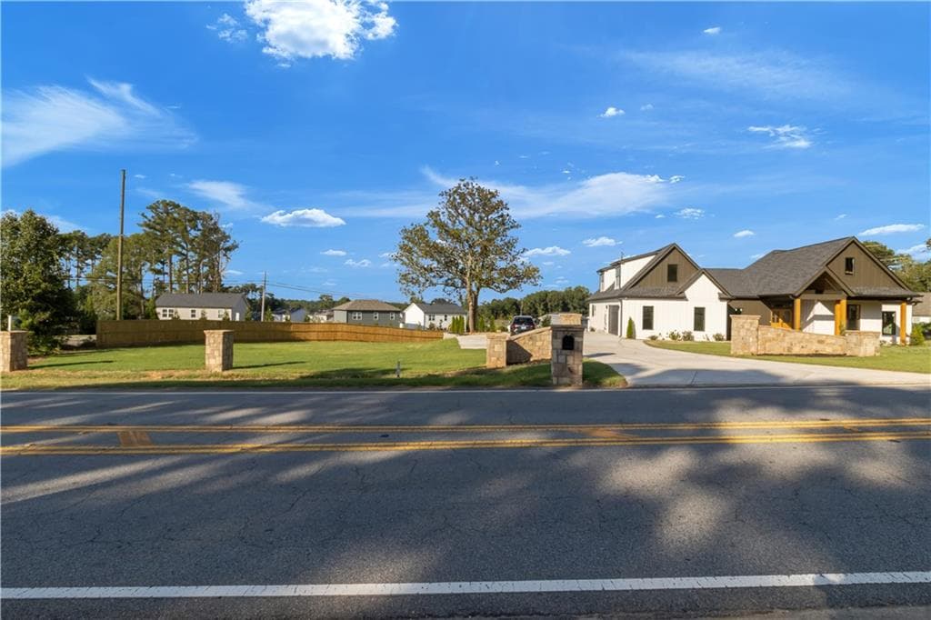 5 bedroom, 3 bathroom, 3,063 sq ft single family residence for rent at 524 Martins Chapel Road, Lawrenceville, GA 30045 for $4,000 a month — photo 2