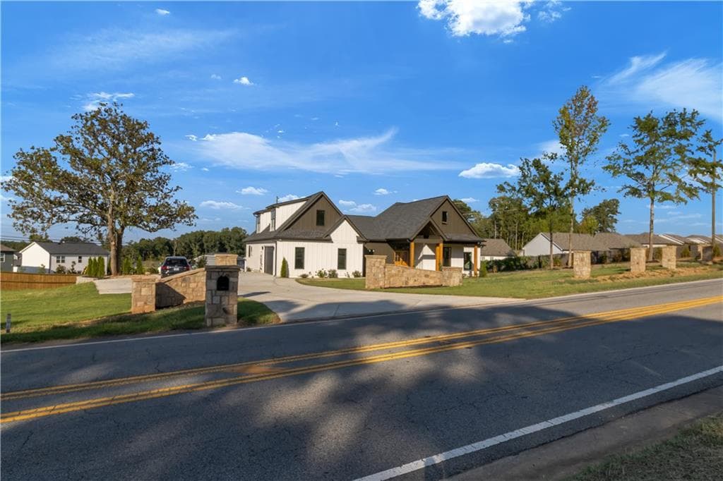 5 bedroom, 3 bathroom, 3,063 sq ft single family residence for rent at 524 Martins Chapel Road, Lawrenceville, GA 30045 for $4,000 a month — photo 3