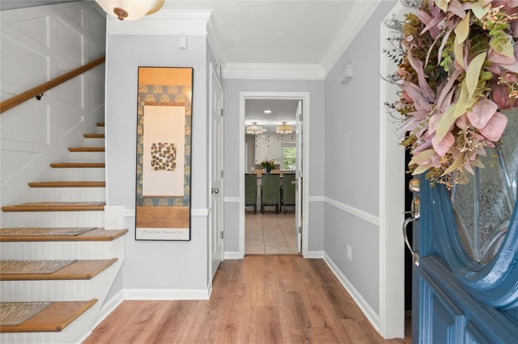 5 bedroom, 4 bathroom, 2,884 sq ft single family residence for sale at 4977 Kings Wood Drive, Roswell, GA 30075 — photo 2