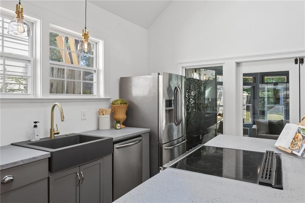 4 bedroom, 3 bathroom, 2,300 sq ft single family residence for sale at 973 Longley Avenue, Atlanta, GA 30318 — photo 7