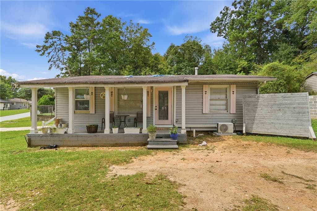 3 bedroom, 1 bathroom, 864 sq ft single family residence under contract at 135 N Woodland Drive, Atlanta, GA 30340 — photo 3
