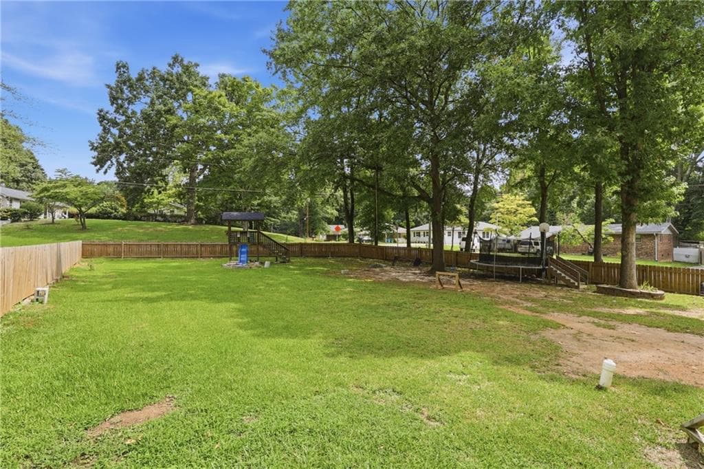 3 bedroom, 1 bathroom, 864 sq ft single family residence under contract at 135 N Woodland Drive, Atlanta, GA 30340 — photo 4