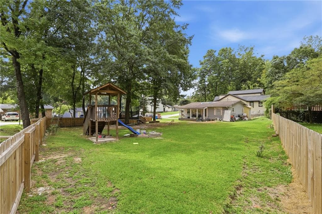 3 bedroom, 1 bathroom, 864 sq ft single family residence under contract at 135 N Woodland Drive, Atlanta, GA 30340 — photo 5