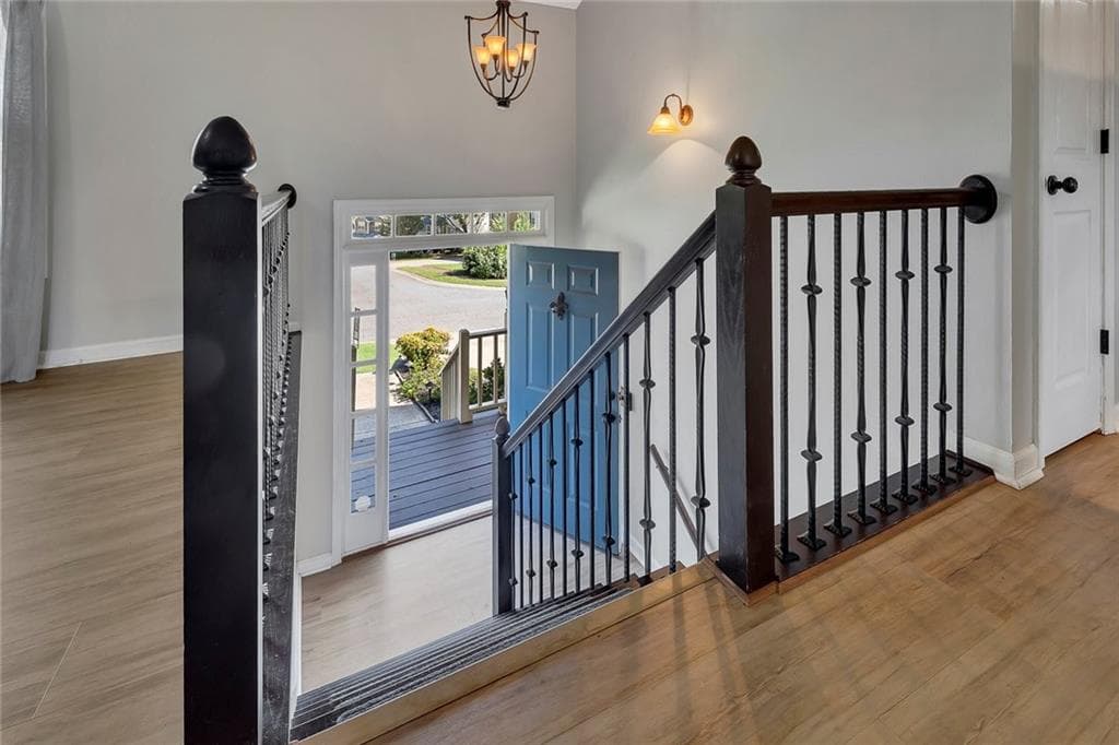 4 bedroom, 3 bathroom, 1,924 sq ft single family residence under contract at 961 Rose Creek Run, Woodstock, GA 30189 — photo 5
