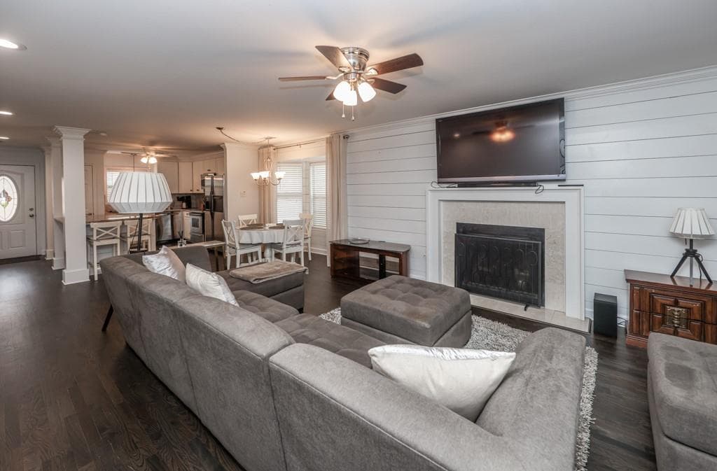 2 bedroom, 2 bathroom, 1,647 sq ft townhouse for rent at 5019 Village Green Way, Alpharetta, GA 30009 for $2,500 a month — photo 1 of 24