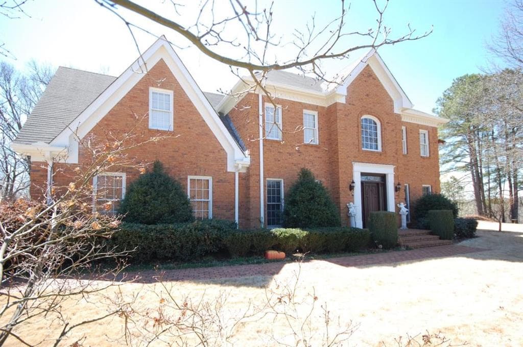 4 bedroom, 5 bathroom, 3,358 sq ft single family residence for rent at 105 View Hill Court, Sandy Springs, GA 30350 for $4,500 a month — photo 1 of 18