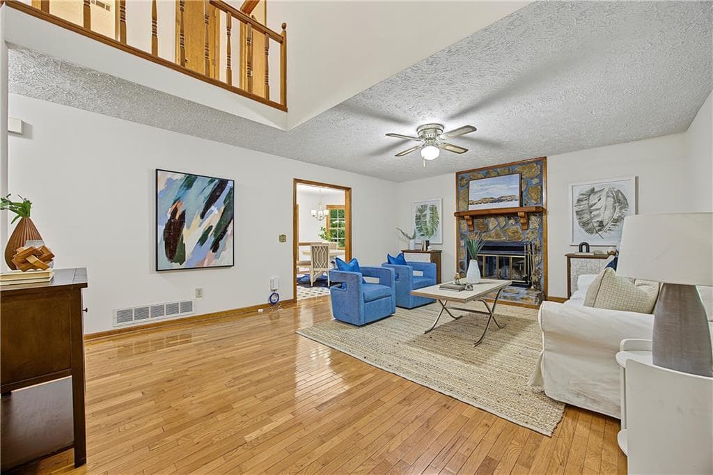3 bedroom, 2 bathroom, 1,550 sq ft single family residence under contract at 1955 Mountain Trace, Canton, GA 30114 — photo 2