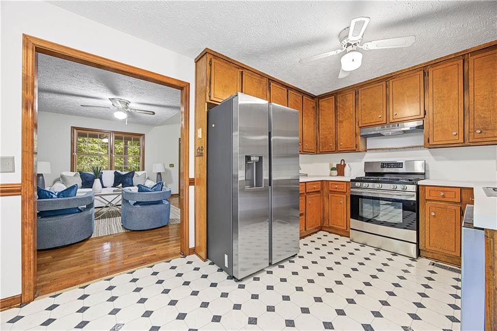 3 bedroom, 2 bathroom, 1,550 sq ft single family residence under contract at 1955 Mountain Trace, Canton, GA 30114 — photo 3