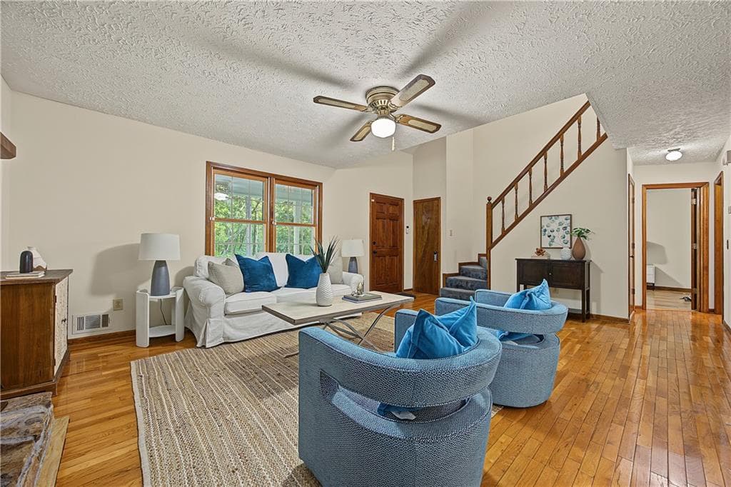 3 bedroom, 2 bathroom, 1,550 sq ft single family residence under contract at 1955 Mountain Trace, Canton, GA 30114 — photo 8