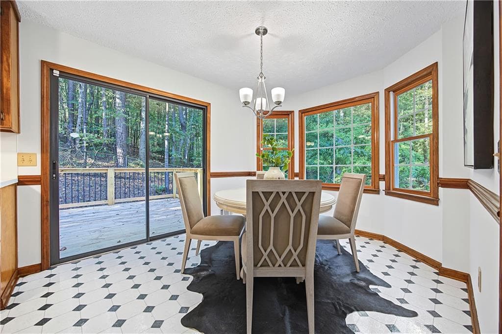 3 bedroom, 2 bathroom, 1,550 sq ft single family residence under contract at 1955 Mountain Trace, Canton, GA 30114 — photo 5