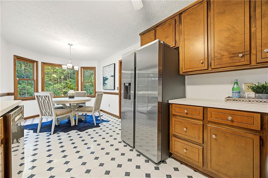 3 bedroom, 2 bathroom, 1,550 sq ft single family residence under contract at 1955 Mountain Trace, Canton, GA 30114 — photo 4