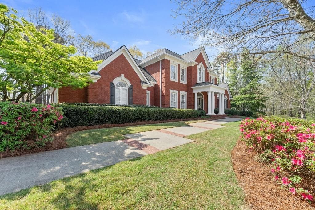 4 bedroom, 5 bathroom, 6,999 sq ft single family residence for sale at 2520 Heritage Court, Buford, GA 30518 — photo 3