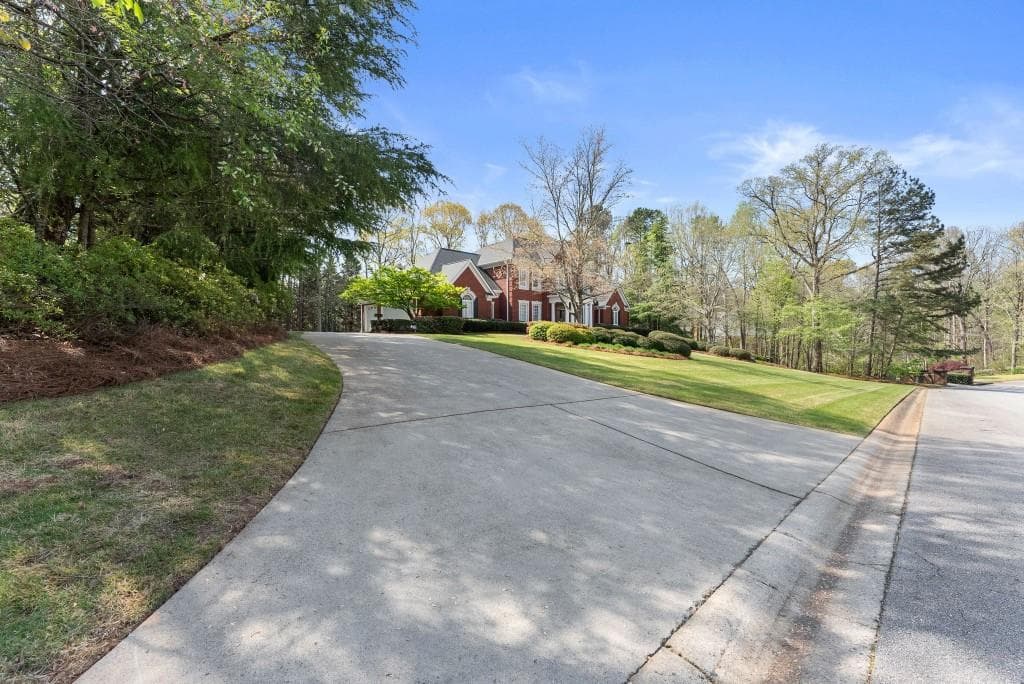 4 bedroom, 5 bathroom, 6,999 sq ft single family residence for sale at 2520 Heritage Court, Buford, GA 30518 — photo 4