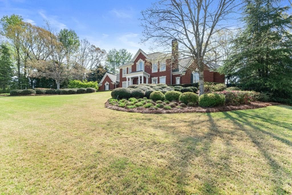 4 bedroom, 5 bathroom, 6,999 sq ft single family residence for sale at 2520 Heritage Court, Buford, GA 30518 — photo 6