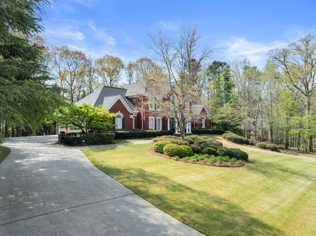 4 bedroom, 5 bathroom, 6,999 sq ft single family residence for sale at 2520 Heritage Court, Buford, GA 30518 — photo 7