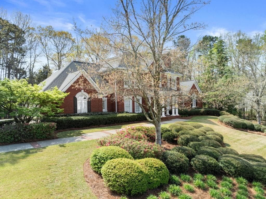4 bedroom, 5 bathroom, 6,999 sq ft single family residence for sale at 2520 Heritage Court, Buford, GA 30518 — photo 10