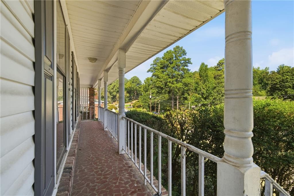 4 bedroom, 4 bathroom, 1,824 sq ft single family residence under contract at 2710 Tanglewood Trail, Atlanta, GA 30344 — photo 4