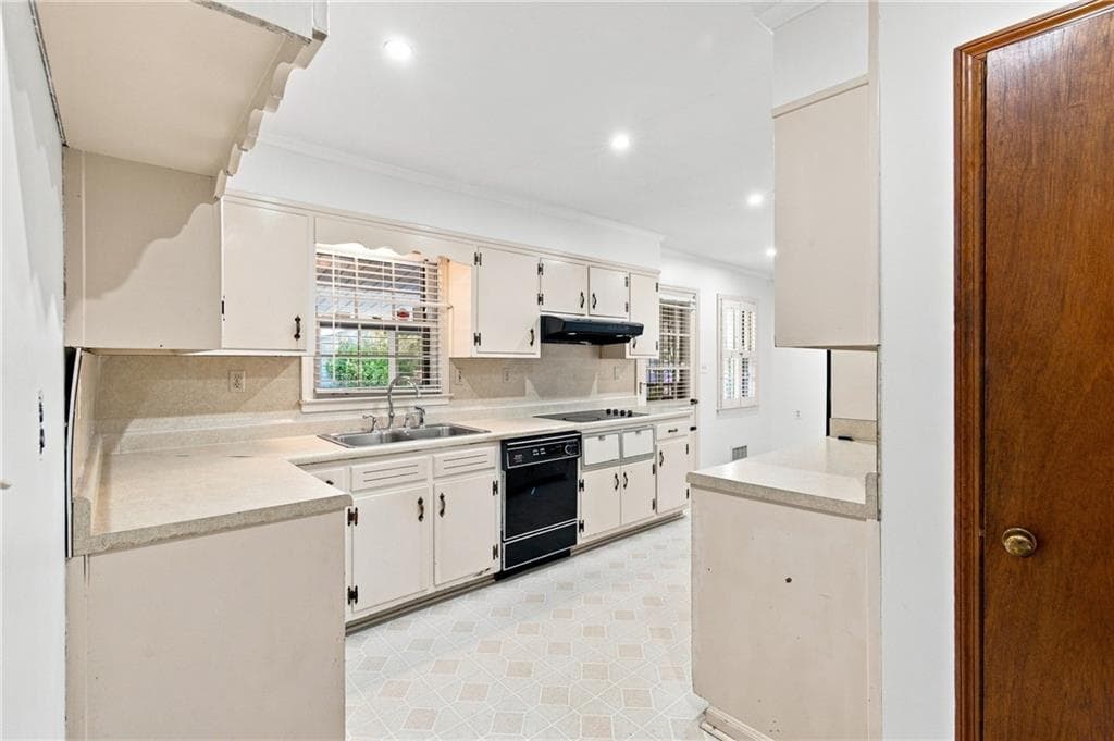 4 bedroom, 4 bathroom, 1,824 sq ft single family residence under contract at 2710 Tanglewood Trail, Atlanta, GA 30344 — photo 9