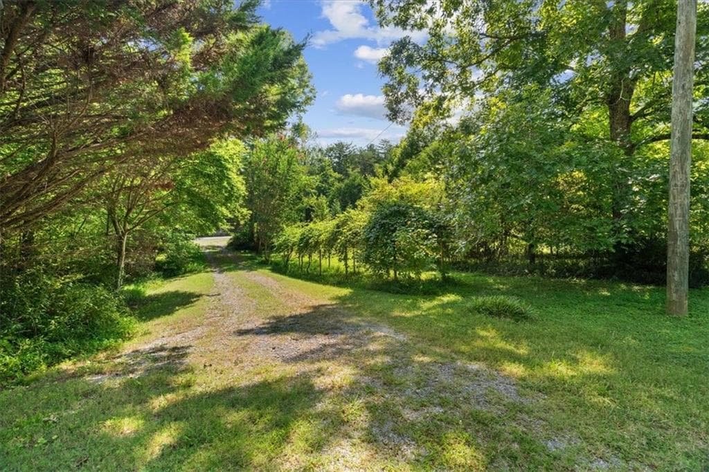 2 bedroom, 1 bathroom, 768 sq ft single family residence under contract at 764 N Dick Creek Road, La Fayette, GA 30728 — photo 2