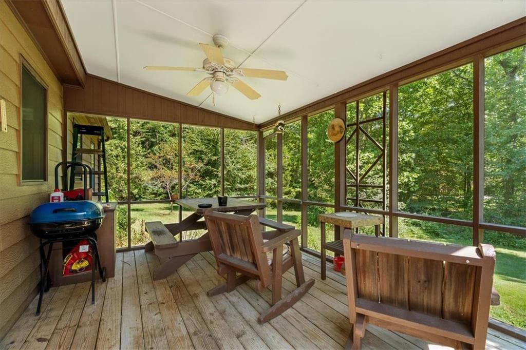 2 bedroom, 1 bathroom, 768 sq ft single family residence under contract at 764 N Dick Creek Road, La Fayette, GA 30728 — photo 3