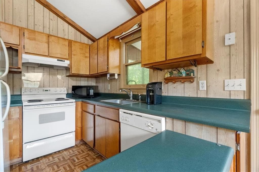 2 bedroom, 1 bathroom, 768 sq ft single family residence under contract at 764 N Dick Creek Road, La Fayette, GA 30728 — photo 6