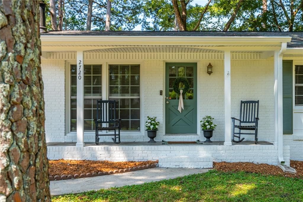 3 bedroom, 2 bathroom, 1,350 sq ft single family residence for sale at 2720 Carolyn Drive, Smyrna, GA 30080 — photo 2