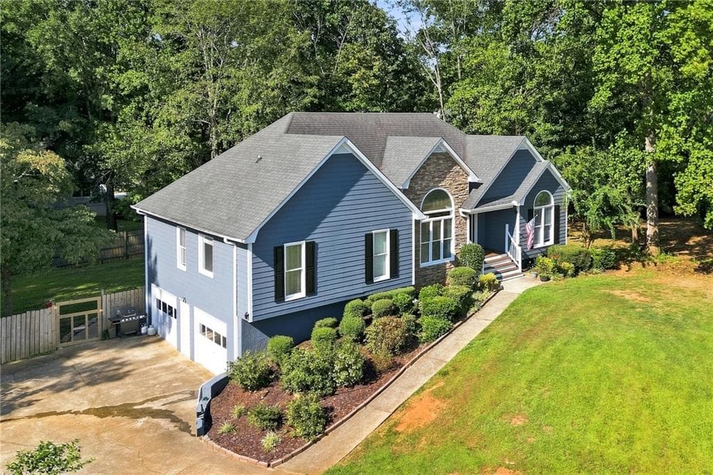 3 bedroom, 2 bathroom, 2,567 sq ft single family residence for sale at 77 Wilshire Walk, Douglasville, GA 30134 — photo 2