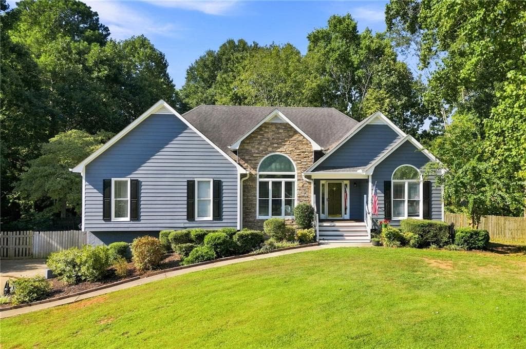 3 bedroom, 2 bathroom, 2,567 sq ft single family residence for sale at 77 Wilshire Walk, Douglasville, GA 30134 — photo 3
