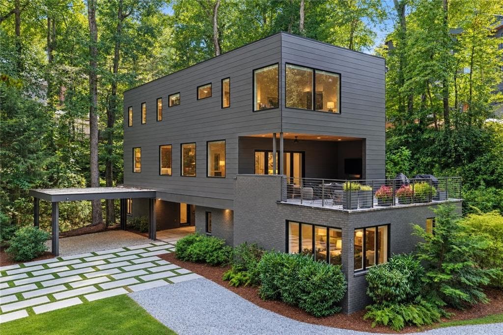 5 bedroom, 6 bathroom, 3,816 sq ft single family residence for sale at 585 Mountain Way, Atlanta, GA 30342 — photo 2