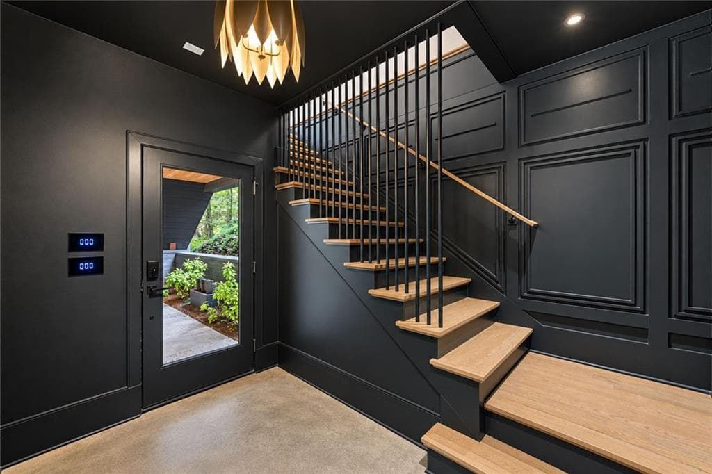 5 bedroom, 6 bathroom, 3,816 sq ft single family residence for sale at 585 Mountain Way, Atlanta, GA 30342 — photo 6