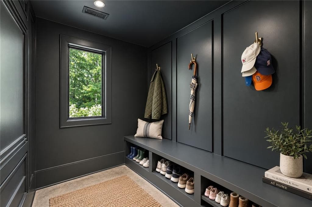 5 bedroom, 6 bathroom, 3,816 sq ft single family residence for sale at 585 Mountain Way, Atlanta, GA 30342 — photo 8