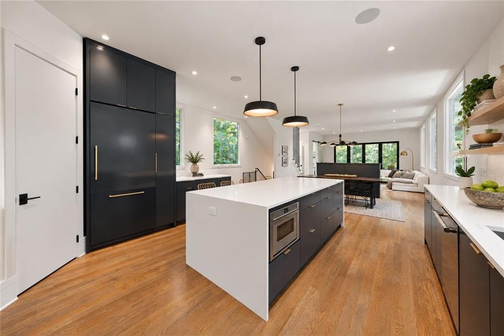 5 bedroom, 6 bathroom, 3,816 sq ft single family residence for sale at 585 Mountain Way, Atlanta, GA 30342 — photo 9