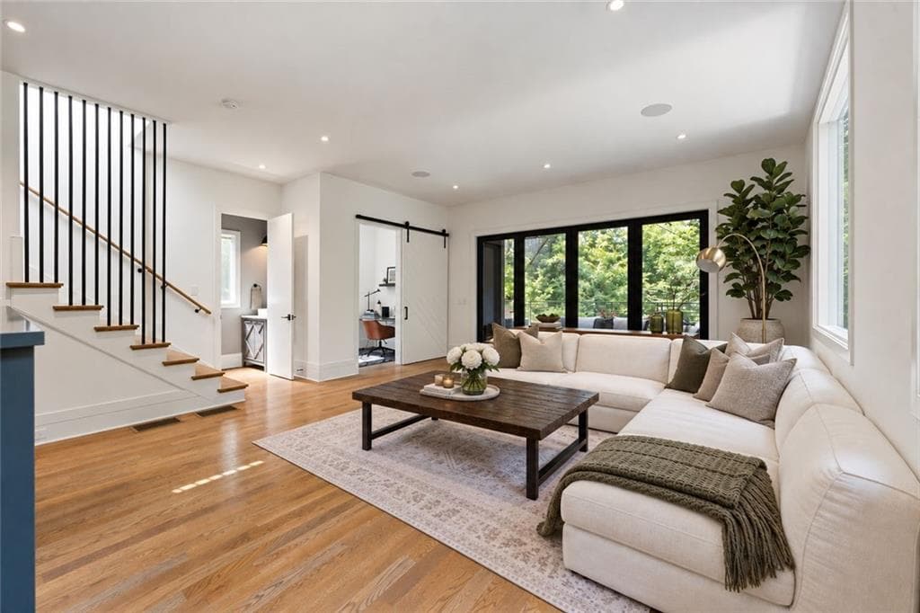 5 bedroom, 6 bathroom, 3,816 sq ft single family residence for sale at 585 Mountain Way, Atlanta, GA 30342 — photo 10
