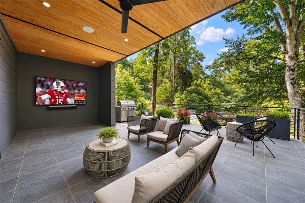 5 bedroom, 6 bathroom, 3,816 sq ft single family residence for sale at 585 Mountain Way, Atlanta, GA 30342 — photo 4