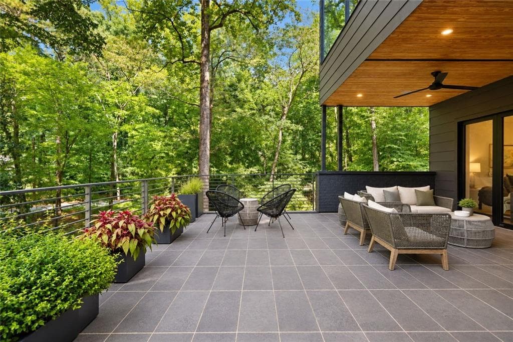 5 bedroom, 6 bathroom, 3,816 sq ft single family residence for sale at 585 Mountain Way, Atlanta, GA 30342 — photo 5
