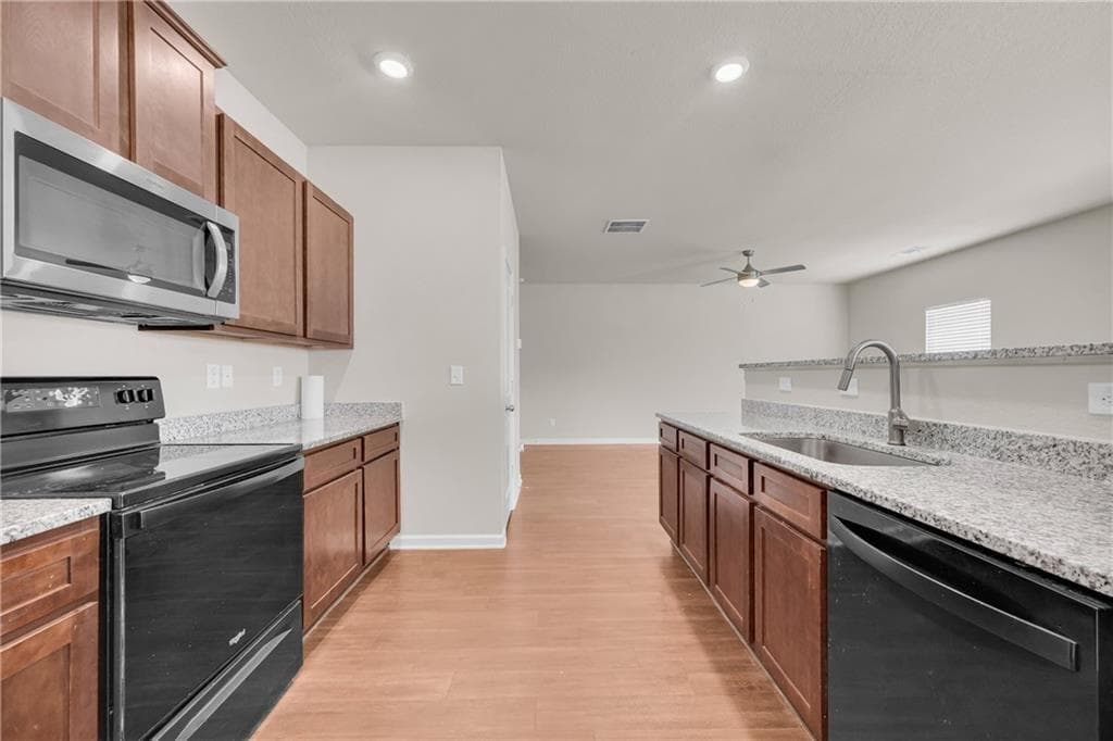 4 bedroom, 3 bathroom, 1,987 sq ft single family residence for sale at 872 Walnut Creek Circle, Pendergrass, GA 30567 — photo 5