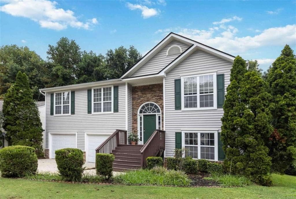 4 bedroom, 3 bathroom, 2,560 sq ft single family residence for sale at 1970 Ridgestone Run, Marietta, GA 30008 — photo 2